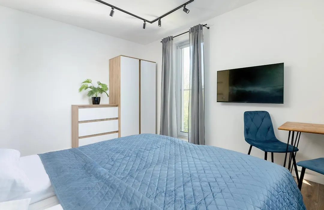Duży Apartament z Parkingiem i Balkonem w Kołobrzegu by Noclegi Renters-1